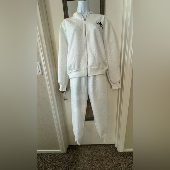 Designer-inspired embossed jogger set (white 2 piece set) (small to medium) - Picture 3 of 11